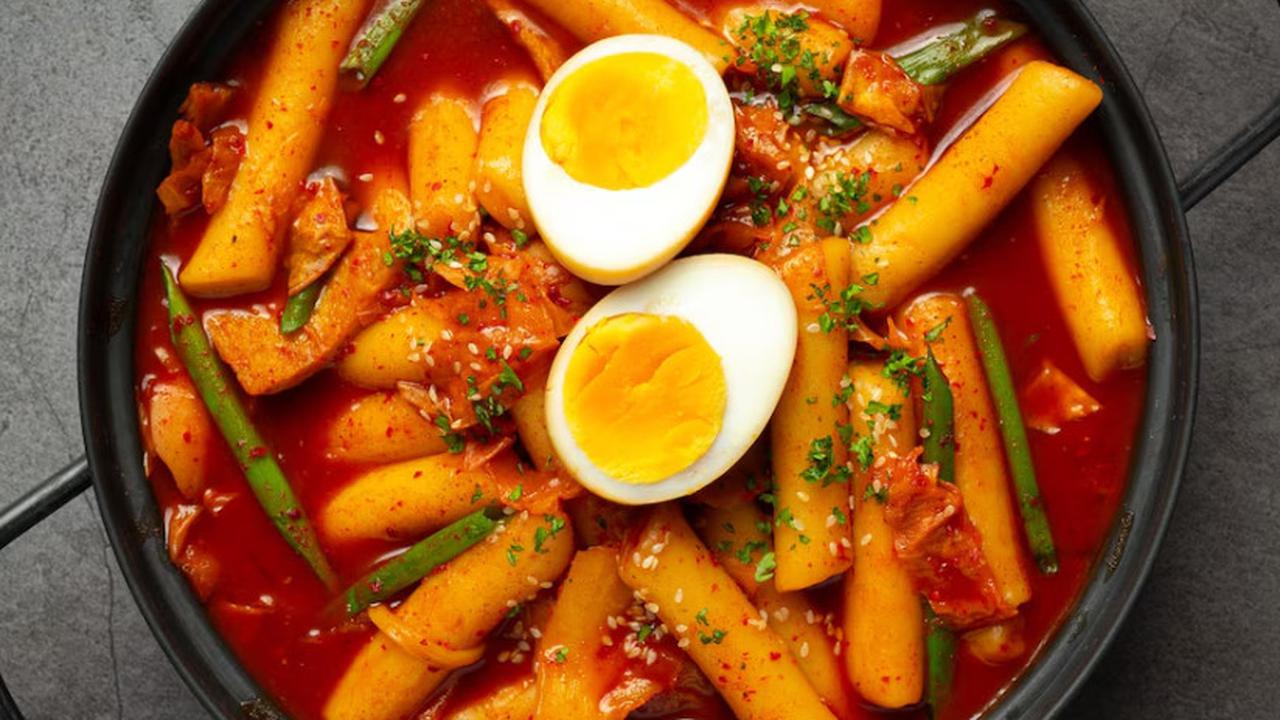 Berapa Kalori dan Nutrisi dari Seporsi Topokki? Kalori yang Perlu Diwaspadai dalam Setiap Suapan