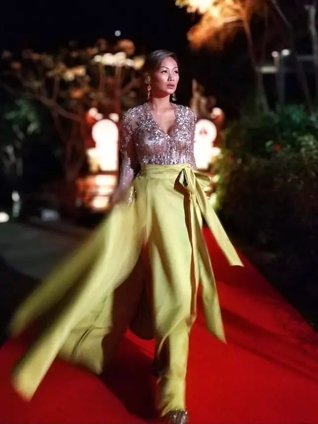 [Bintang] Indah Kalalo