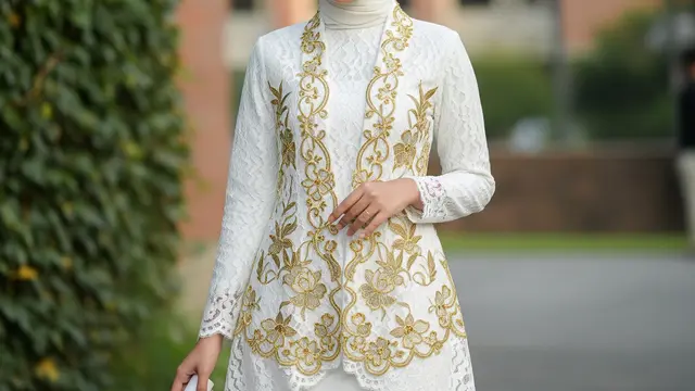 Model Gamis Midi Kombinasi Brokat untuk Wisuda