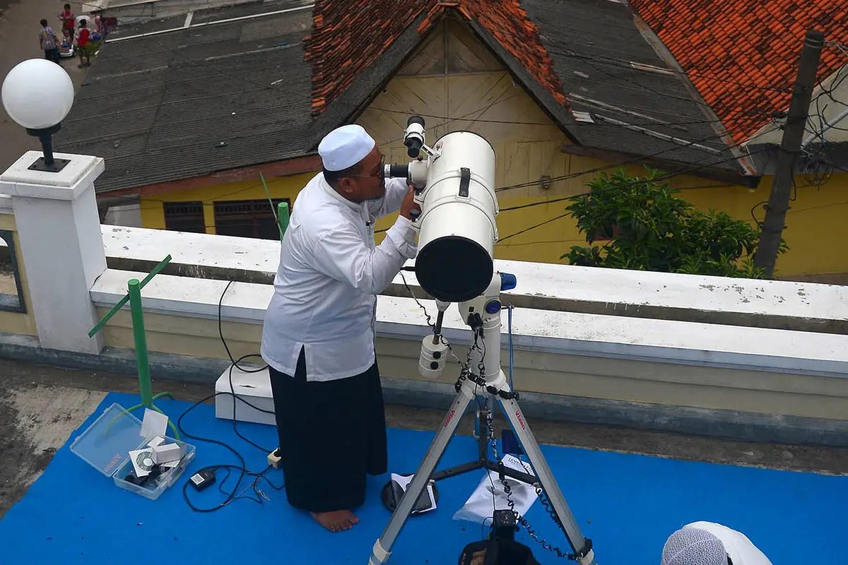 Meneropong Posisi Hilal dari Ponpes Al Hidayah Jakarta