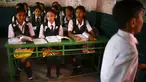 Mantan Dewi Nepal atau Kumari, Matina Shakya (tengah) duduk di kelas pada hari pertama sekolahnya di Kathmandu (9/10). Setelah pubertas Matina Shakya harus pensiun menjadi sosok dewi hidup yang disembah banyak orang di Nepal. (AFP Photo/Gopen Rai)