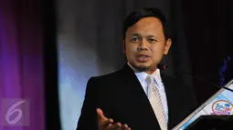 Walikota Bogor, Bima Arya Sugiarto memberikan pidato usai menerima penghargaan Social Media Award 2015 di Jakarta, Kamis (22/10/2015). Penghargaan didasarkan hasil riset dua lembaga, Media Wave dan Survey One. (Liputan6.com/Helmi Fithriansyah)