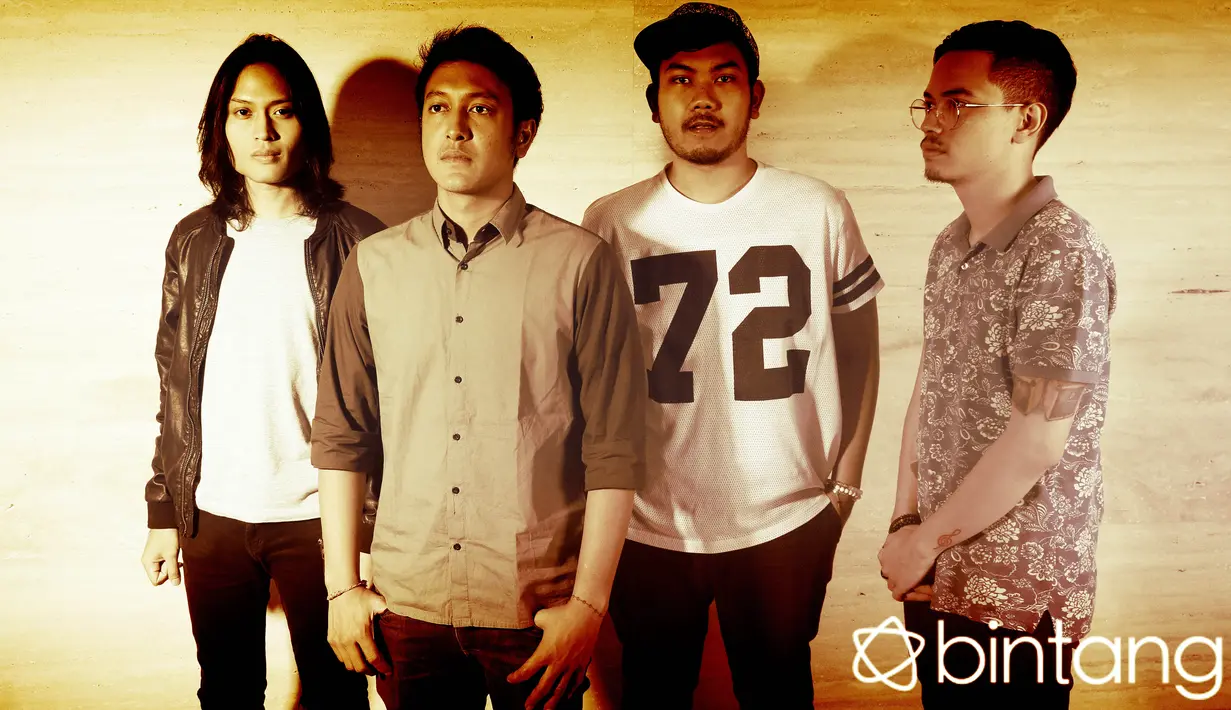 Grup band yang terbentuk karena memiliki kesamaan dalam bermusik ini merasa seru ketika berada di atas panggung karena mereka memiliki hobi, impian, dan tujuan yang sama dalam bermusik. (Andy Masela/Bintang.com)