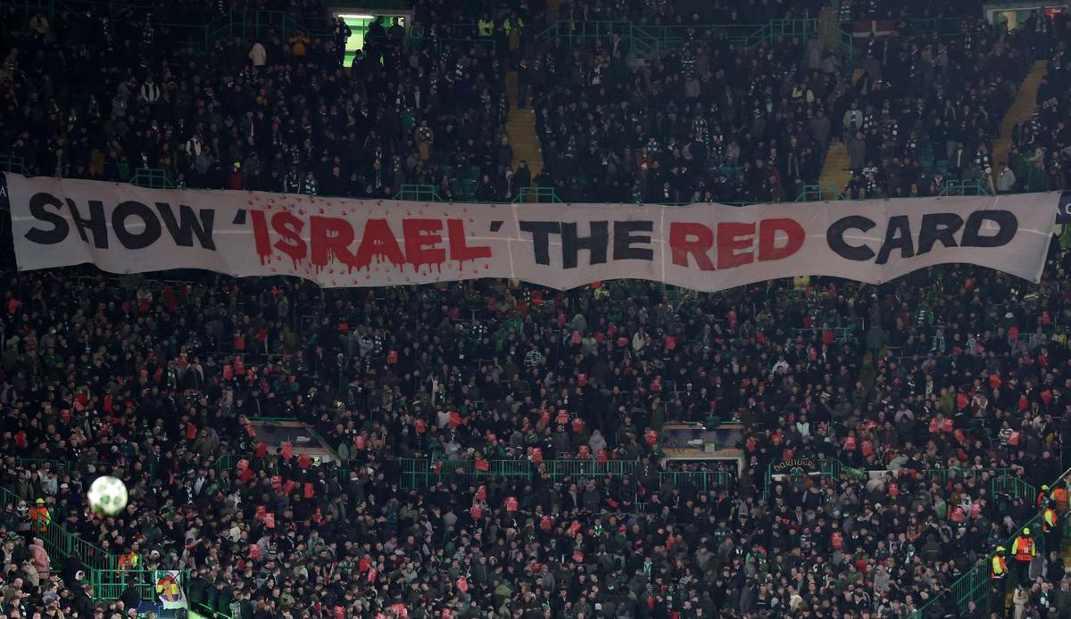 Suporter Green Brigade Celtic Bentangkan Spanduk Kecam Israel
