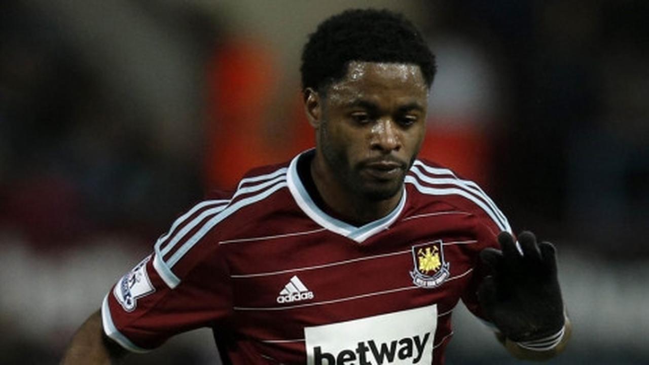 Milan pertimbangkan Alex Song