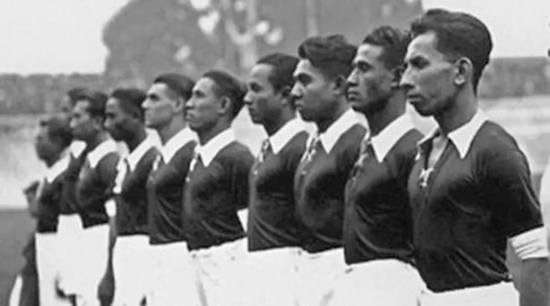 Kesebelasan Hindia Belanda (NIVU) saat tampil di Piala Dunia 1938. (Istimewa)