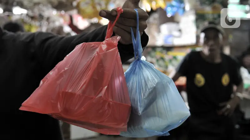 Kantong Plastik Masih Marak di Pasar Tebet