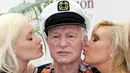 Hugh Hefner, pria kelahiran 9 April 1926 di Chicago ini merupakan anak dari Glenn Hefner, seorang akuntan dan Grace Hefner, seorang guru. Setelah menyelesaikan studinya, Hefner pun mengawali karier sebagai penulis. (AFP/VALERY HACHE)