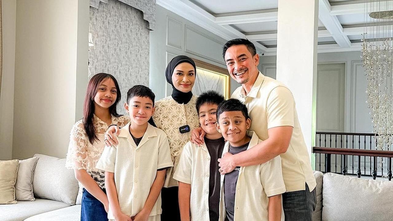 Potret Rumah Mewah Bak Istana Zumi Zola & Putru Zulhas Usai Resmi Menikah, Kental Sentuhan Emas yang Elegan Banget