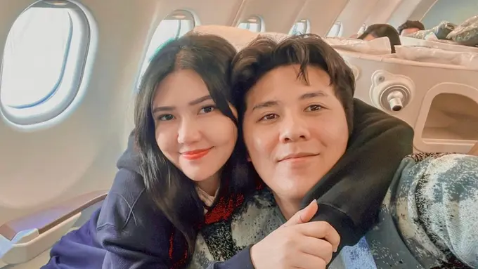 Dukung CR7, Ini 6 Momen Via Vallen dan Suami Nonton Piala Dunia di Qatar