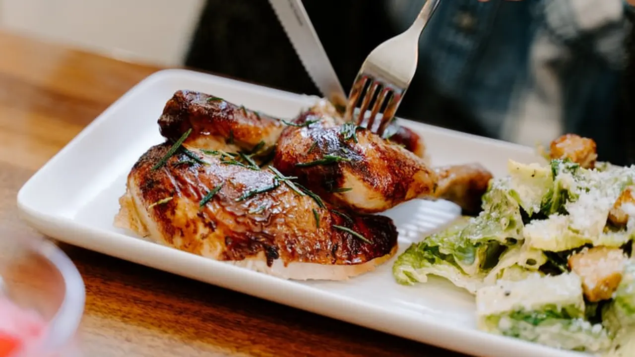 Ayam Panggang dengan Jamur dan Kentang