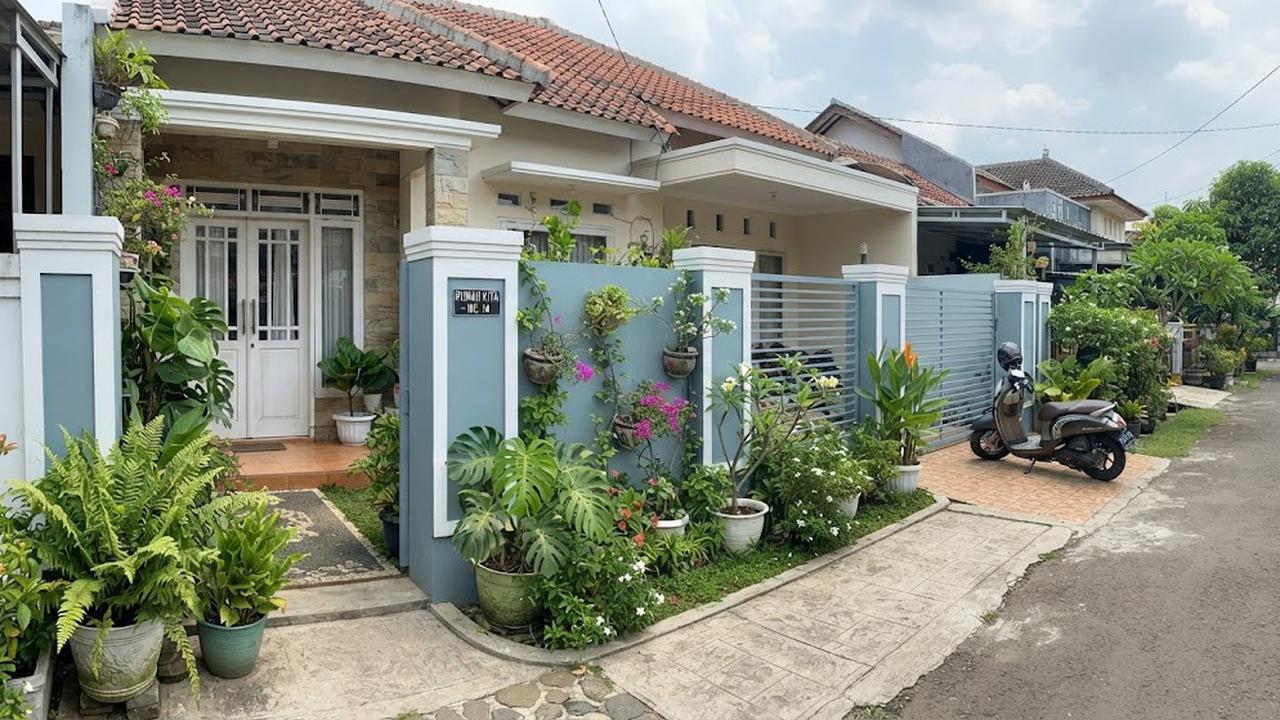 Warna cat pagar yang bikin rumah terasa sejuk dan bisa redam amarah ketika pulang model biru abu-abu