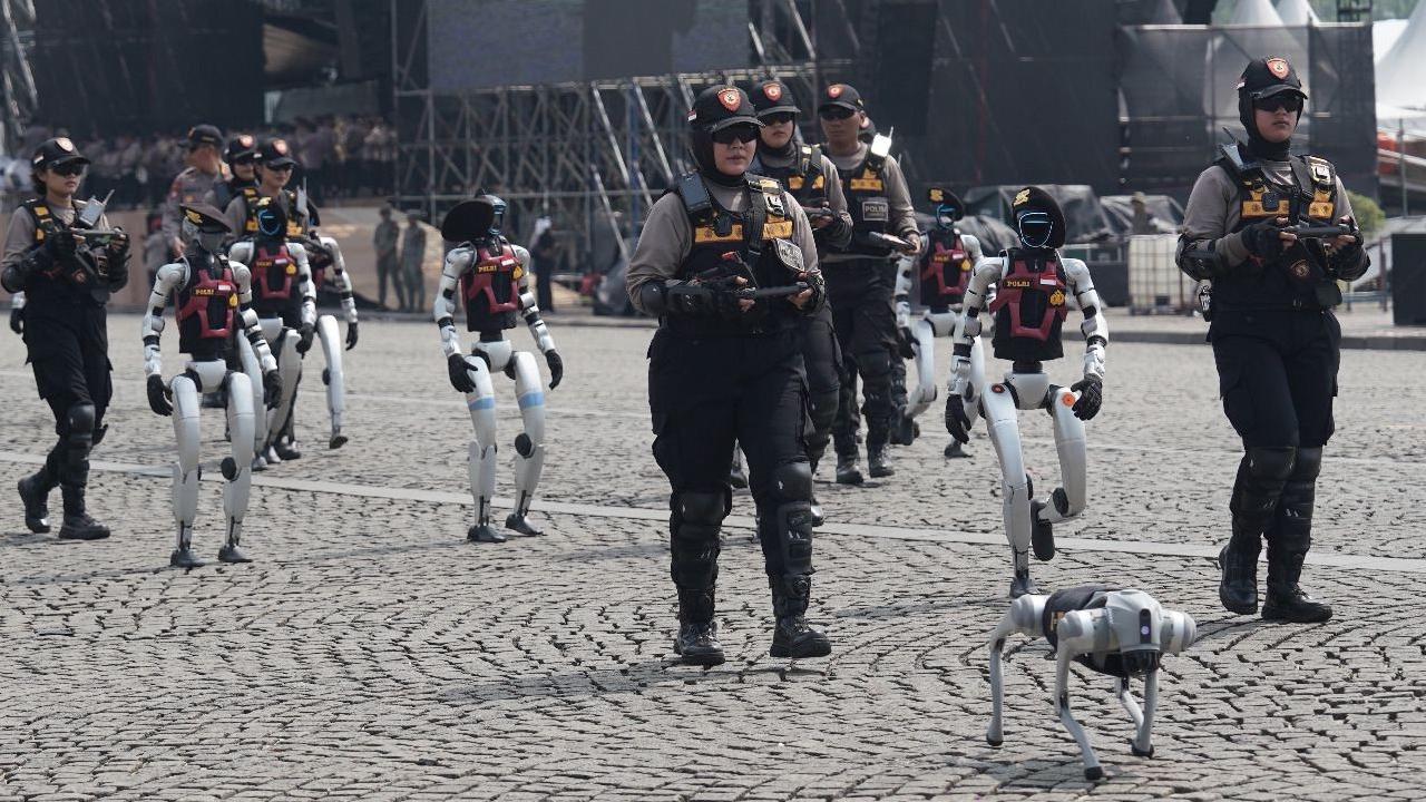 VIDEO: Aksi Robot Anjing I-K9, Bikin Puan Maharani Sibuk Merekam dengan Tersenyum