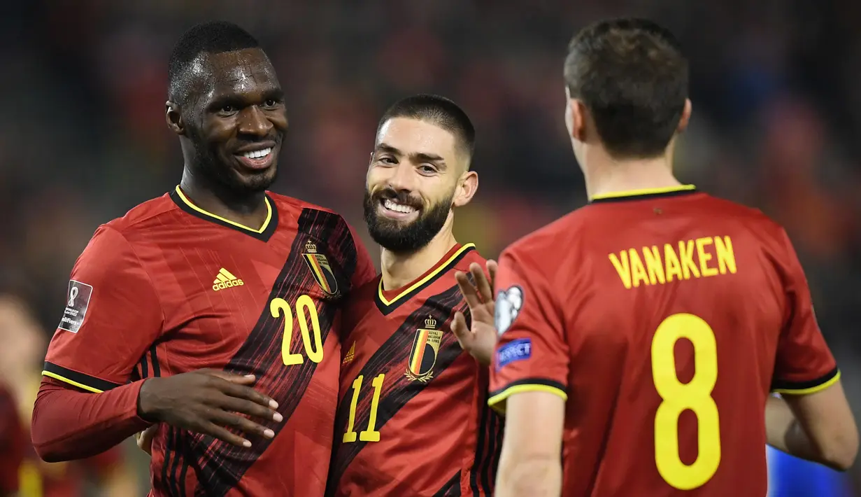 Belgia menyegel satu tempat ke Putaran Final Piala Dunia 2022 usai mengalahkan Estonia 3-1 dalam laga lanjutan Kualifikasi Grup E Zona Eropa, Sabtu (13/11/2021). Absennya Romelu Lukaku akibat masalah kebugaran dapat ditutupi oleh aksi ciamik Christian Benteke. (AFP/John Thys)