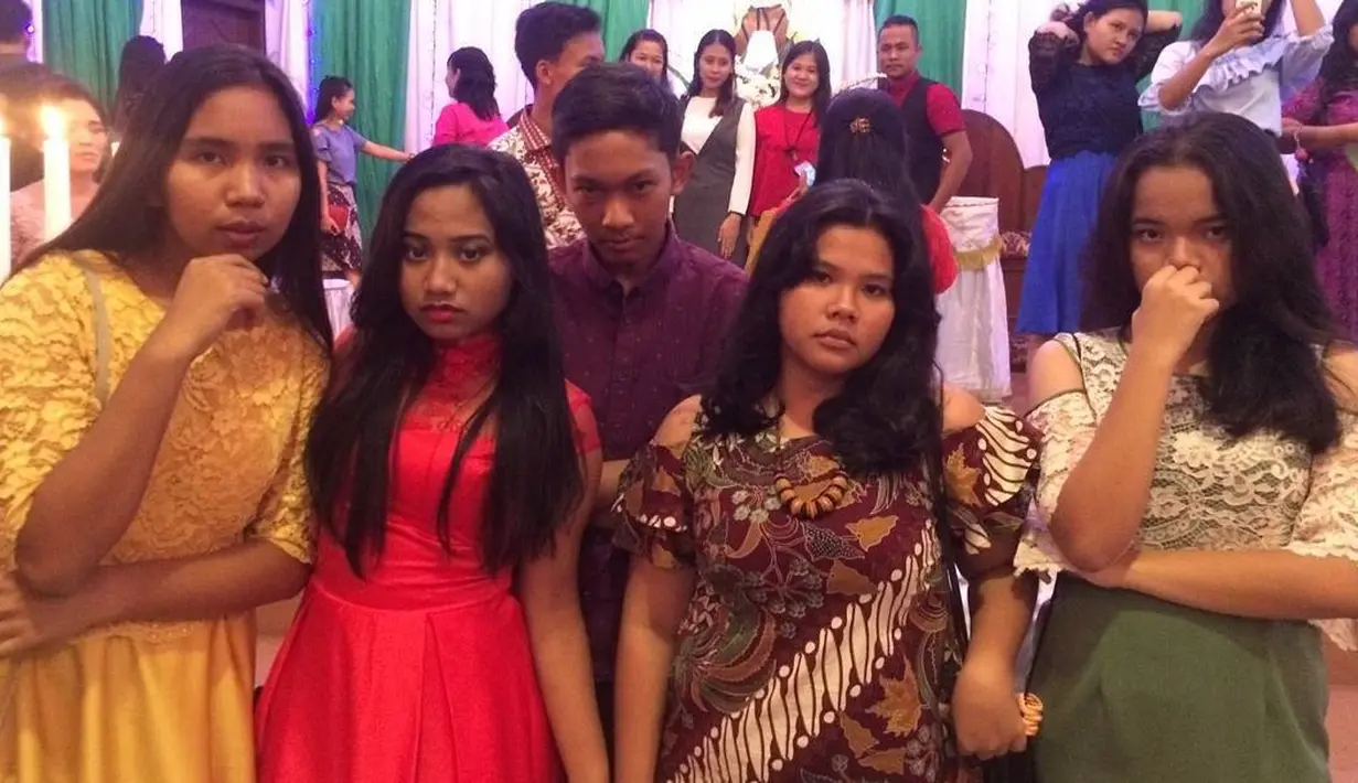 Sebelum mengikuti ajang Idol 2018, Maria memang sudah hobi berdandan. Meski begitu, Maria tidak menggunakan makeup yang berlebihan dan masih sewajarnya tak seperti sekarang saat sudah menjadi bintang. (Instagram/mariasmrngkr)