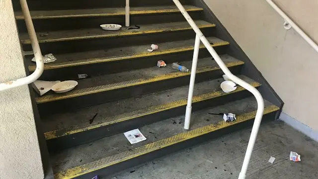 Kelakuan Orang-orang yang Menjengkelkan di Ruang Publik, Bikin Kesal. (Sumber: Boredpanda)