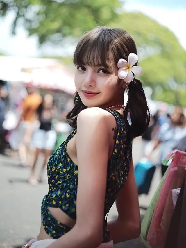 Identik dengan Poni, Ini 7 Model Gaya Rambut Lisa Blackpink