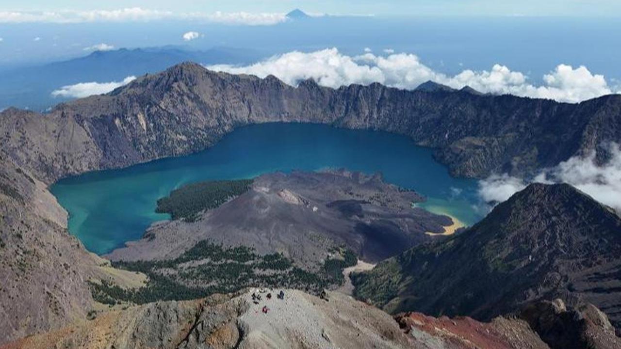 Detik-Detik Bule Swiss Terpeleset dan Jatuh di Rinjani, Tulang Patah dan Pendarahan Kepala