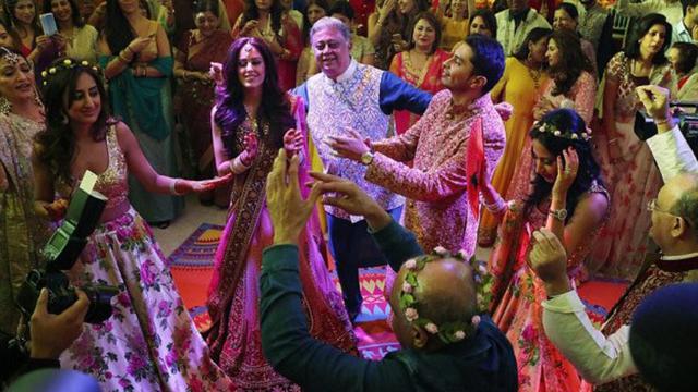 Pernikahan Mewah Ala Miliarder India, Tamu Dibagi Cincin ...
