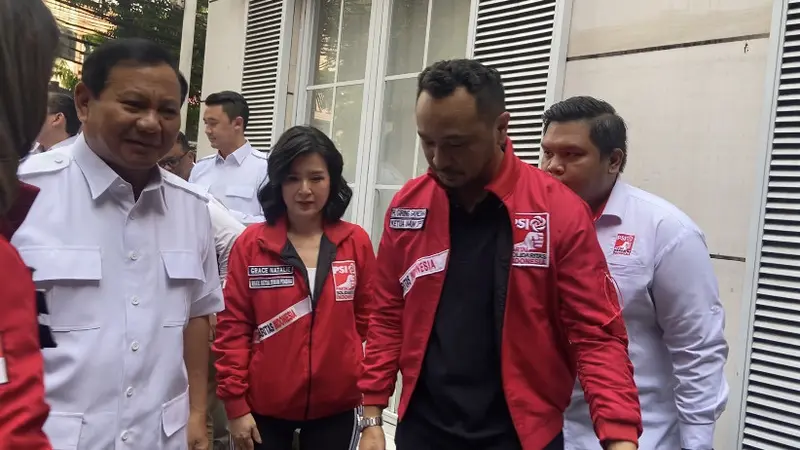 Ketua Umum Partai Gerindra Prabowo Subianto menyambangi kantor DPP Partai Solidaritas Indonesia (PSI) di Jakarta Pusat, Rabu (2/8/2023). (Muhammad Radityo Priyasmoro/Liputan6.com)