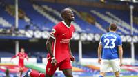 Selebrasi pemain Liverpool, Sadio Mane usai membobol gawang Everton. (Peter Byrne/Pool via AP)