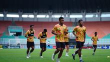 Para pemain Bhayangkara Presisi FC sedang melaksanakan official training di Stadion Pakansari, Cibinong, Kabupaten Bogor, Kamis (06/02/2025).