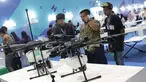Pengunjung melihat-lihat pesawat tanpa awak yang dipamerkan pada Startup Teknologi dan Inovasi Industri Anak Negeri 2019 di Hall B Jakarta, Minggu (6/10/2019). Ajang ini memamerkan inovasi teknologi yang dikembangkan mahasiswa dan inovator dari berbagai bidang. (Liputan6.com/Helmi Fithriansyah)