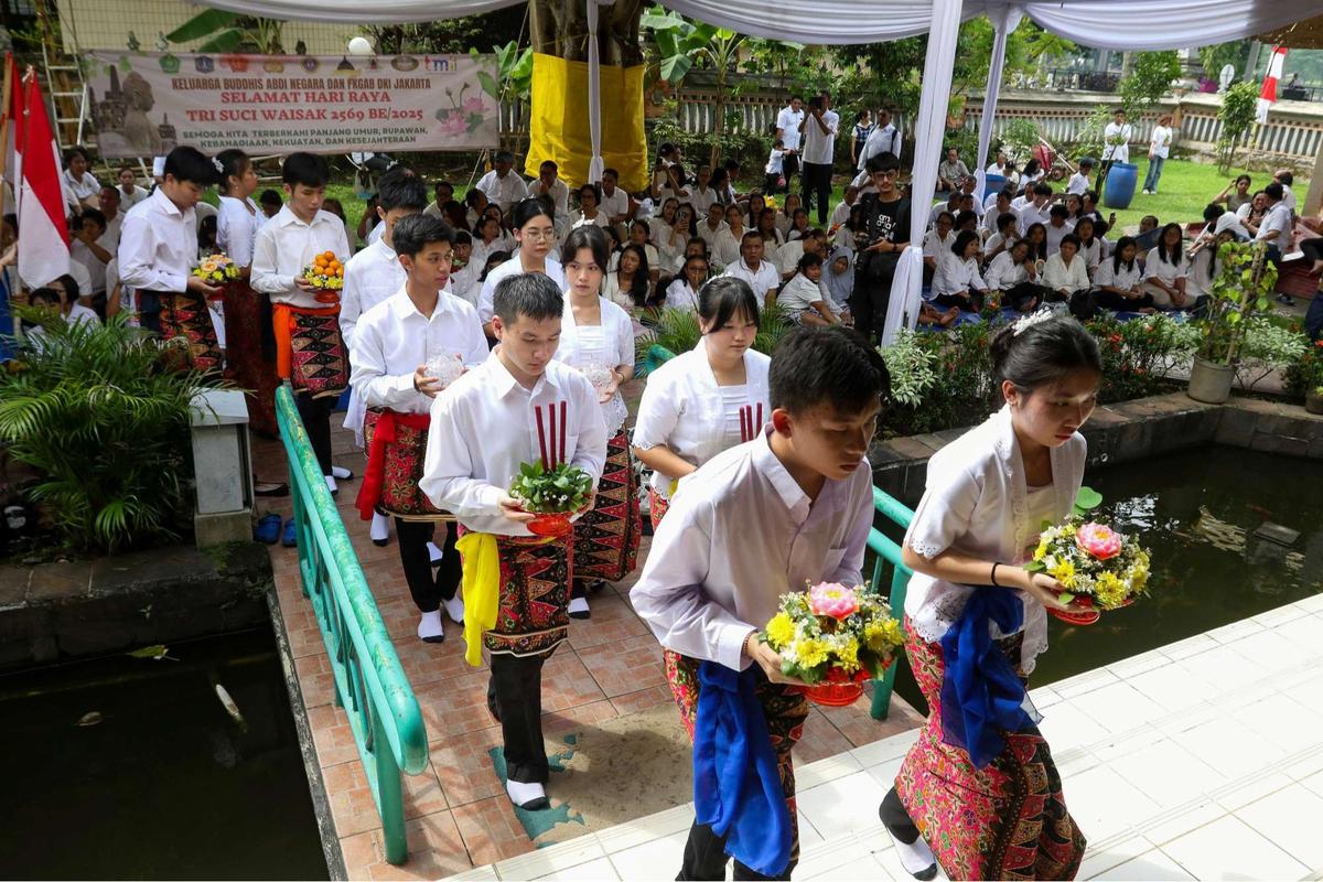 Perayaan Waisak di Taman Mini Indonesia Indah