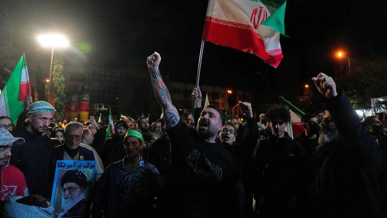 FOTO: Gencatan Senjata Iran dan Amerika Picu Aksi Demonstrans  di Teheran