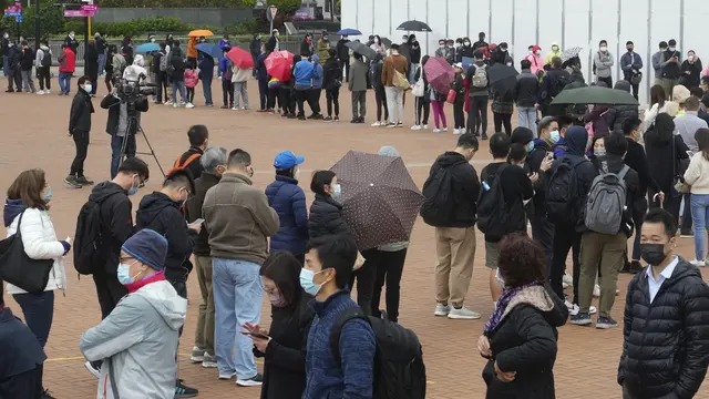 Kasus Covid-19 Melonjak, Warga Hong Kong Ramai Tes