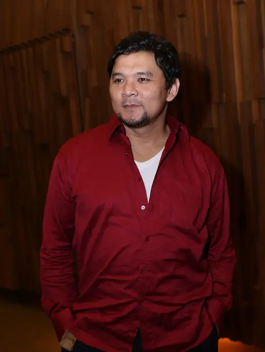 Sosoknya Faizal digambarkan sebagai suami yang sering melakukan kekerasan dalam rumah tangganya. Menendang, menjambak dan mendorong istrinya. (Andy Masela/Bintang.com)
