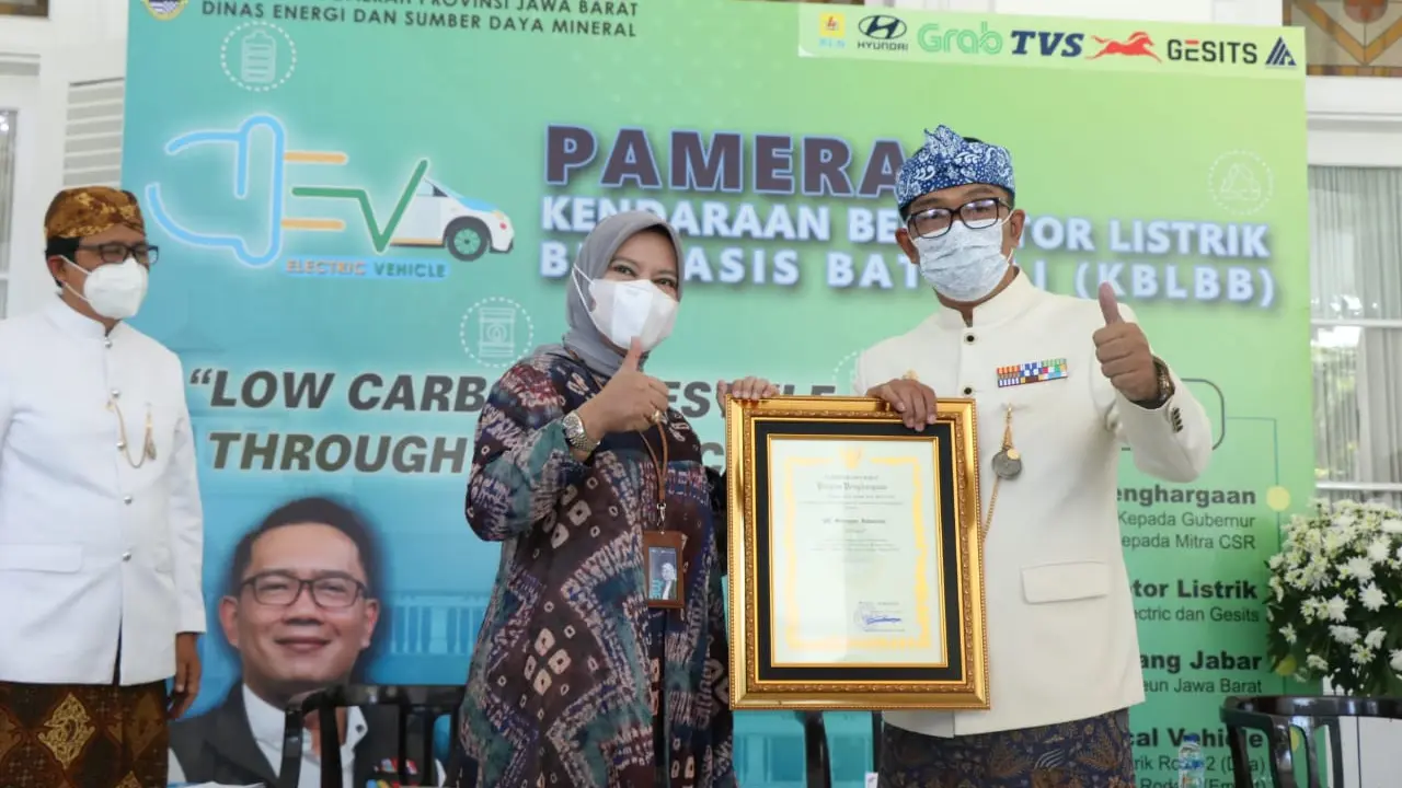 Surveyor Indonesia peroleh penghargaan dari Gubernur Jawa Barat