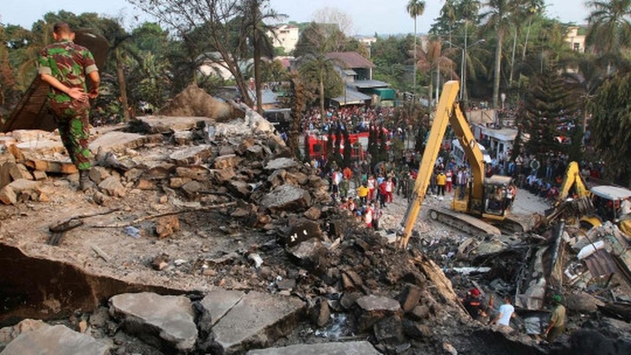Suasana pencarian korban kecelakaan Hercules C-130