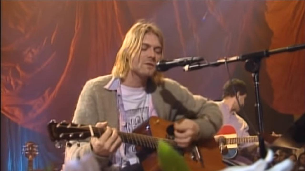 Cardigan Bolong Kurt Cobain Terlelang Seharga Rp4,6 Miliar