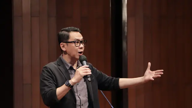Communication Coach Hilbram Dunar