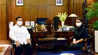 Menteri Pertahanan (Menhan) RI Prabowo Subianto saat bertemu Menteri Luar Negeri (Menlu) RI Retno Marsudi, di Ruang Kerja Kementerian Luar Negeri di Jakarta, Jumat (8/4/2022). (Biro Humas Kemhan Republik Indonesia)