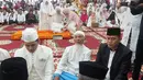 Tidak melalui proses pacaran seperti kebanyakan. Tommy dan Lisya menjalani taaruf. Keduanya meresmikan hubungannya pada Minggu (18/2/2018) di Masjid Baiturrahman, Aceh. (Instagram/tommykurniawann)