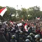 Demo massa berseragam putih abu-abu dan pramuka terjadi di kawasan Palmerah, Jakarta Pusat. (Liputan6.com/Ady Anugrahadi)