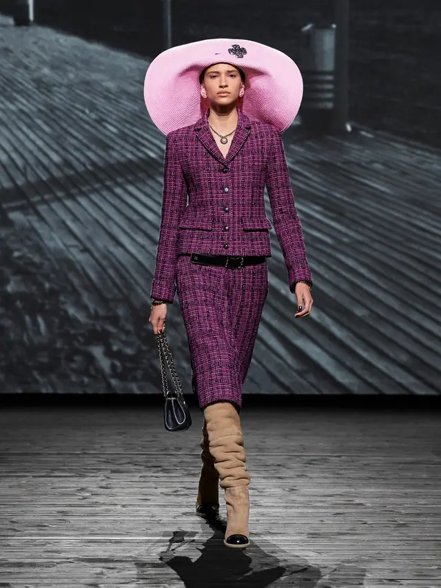Koleksi Fall-Winter 2024 Chanel Menggemakan Fantasi Liburan di Tepi Laut Deauville Tahun 1920-an