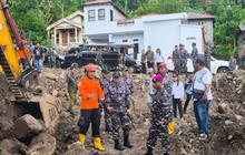 Pangkoarmada RI Tinjau Langsung Dampak Banjir Bandang di Pulau Siau