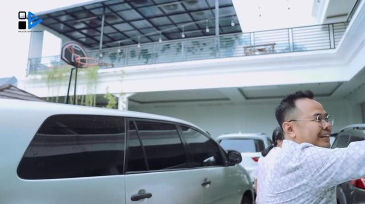 14 Potret Halaman Rumah Irish Bella dan Haldy Sabri, Estetik Bak Resort Pribadi