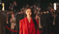 IU Tampil Natural Tanpa Makeup di Potret Terbarunya