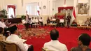 Suasana saat Presiden Joko Widodo atau Jokowi memimpin Sidang Kabinet Paripurna di Istana Negara, Jakarta, Senin (9/4). Sidang membahas ketersediaan anggaran dan pagu indikatif serta prioritas nasional tahun 2019. (Liputan6.com/Angga Yuniar)