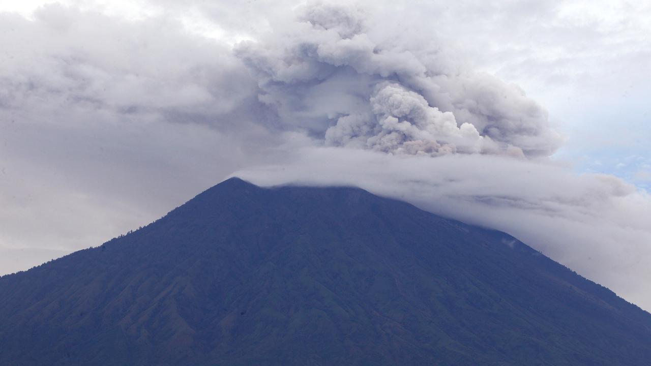 Aktivitas Warga Ditengah Erupsi Gunung Agung