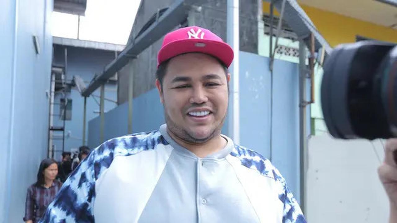 Aksi Kocak Ivan Gunawan Adukan Ayu Ting Ting ke Dedi Mulyadi: Masukin ke Barak Kang Dedi