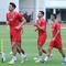 Timnas Indonesia latihan perdana di Stadion Madya, Senayan, Jakarta, Selasa (24-3-2025), jelang FIFA Series 2026. (Bola.com/Muhammad Iqbal Ichsan)