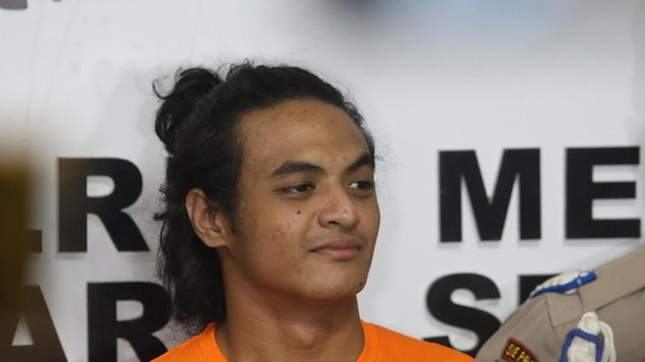 Senyum Vadel Badjideh Pakai Baju Oren Usai Jadi Tersangka Kasus Lolly Anak Nikita Mirzani