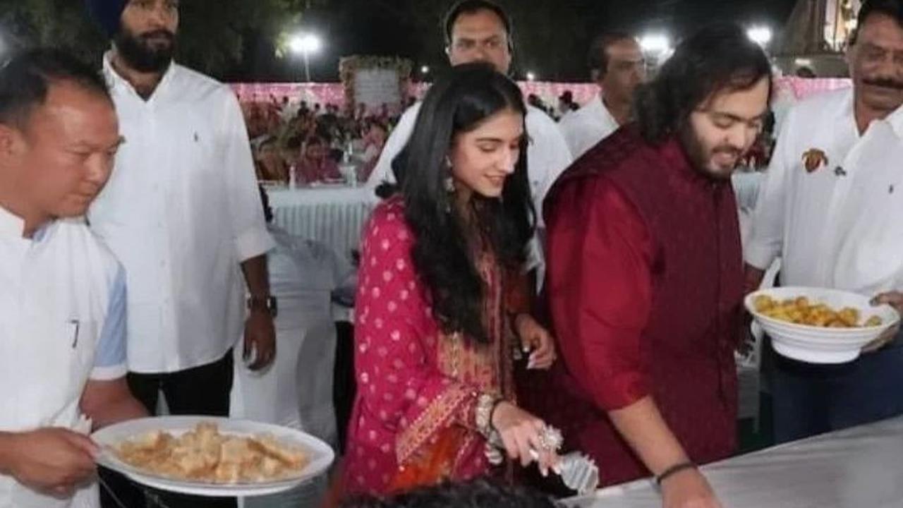 Para tamu di pesta pra nikah Anant Ambani akan menikmati 500 hidangan yang dibuat oleh sekitar 100 koki.