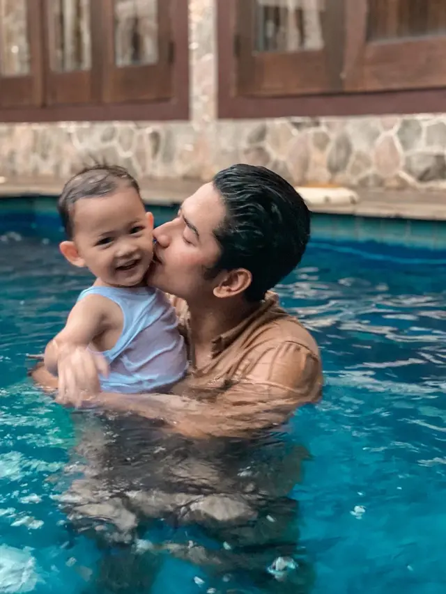 Diblokir Alvin Faiz, Ini 7 Potrret Kebersamaan Zikri Daulay Bersama Anak Kandung