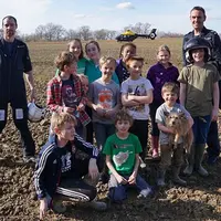 Sekelompok anak bantu polisi menangkap pencuri dengan cara unik. (Steve Burton)